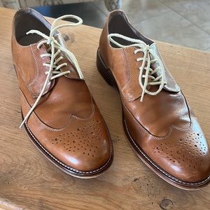 Banana Republic Size 9.5 Tan Wingtip Dress Shoe